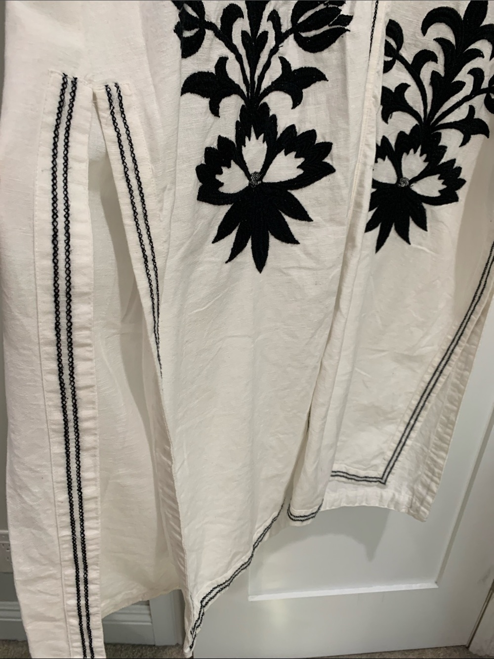 Zara White Maxi Dress with Black Embroidered Motifs - Picture 3 of 6